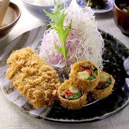ชุดคัตสึฟองเต้าหู้ห่อผัก + ทงคัตสึสันใน