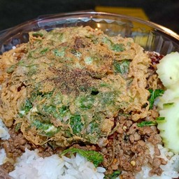 ข้าวกะเพราหมูสับ+ไข่เจียวหมูสับชะอมน้ำพริกกะปิ