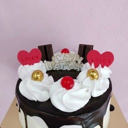 เค้กช็อคนมสด แต่งเยลลี่คิทแคท หัวใจlove