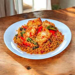 มาม่าผัดขี้เมาหมูกรอบ