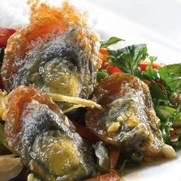 กะเพราไข่เยี่ยวม้า + หมูสับ