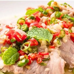 หมูมะนาวเป็นกับ