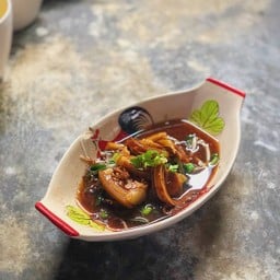 ก๋วยเตี๋ยว(หูหมู+หางหมูพะโล้เครื่องเทศ)