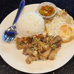 ข้าวหมูกรอบพริกเกลือ