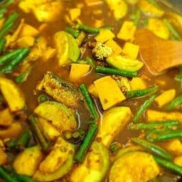 ข้าวแกง แกงใต้ ตามสั่ง (ครัวแม่สำราญ) ดินแดง