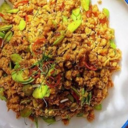 ข้าว+คั่วกลิ้งหมูสะตอ