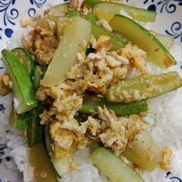 ข้าว แตงกวาผัดไข่