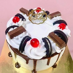 เค้กช็อคนมสด แต่งเยลลี่คิทแคท