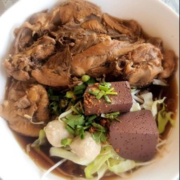 ก๋วยเตี๋ยว โครงไก่