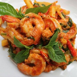 ผัดพริกแกงกุ้งราดข้าว