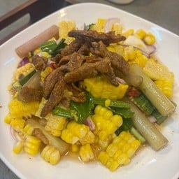 ยำข้าวโพดปลากรอบ