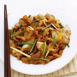 ก๋วยเตี๋ยวคั่วชิอิ๊วฮ่องกง