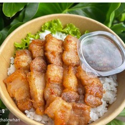 ข้าวหมูสามชั้นทอดน้ำปลาราดข้าว