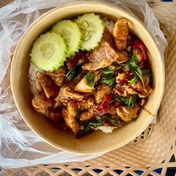 ข้าวกระเพราเนื้อ