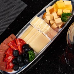 LMC3. Cheese & Cold Cuts Platter ชีสและโคลด์คัทรวม