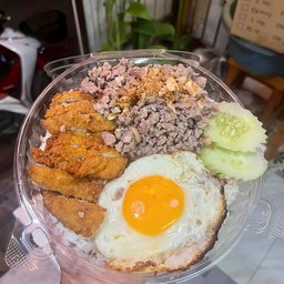 ข้าวหมูสับกระเทียม+ไก่ทอด+ไข่ดาว