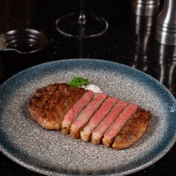 LMG1. Striploin, Dry-aged Japanese Wagyu A5  สเต๊กสันนอกญี่ปุ่นวากิวดรายเอจเกรด A5