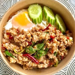 ข้าวกระเพราหมูสับไข่ดาว