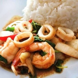 กะเพราทะเลราดข้าว