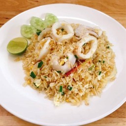 ข้าวผัดปลาหมึก