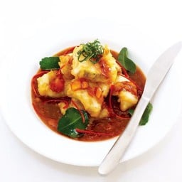 เนื้อปลากระพงทอดราดพริก