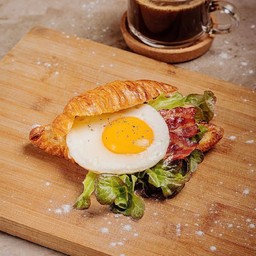 ครัวซองค์ เบค่อนไข่ดาว