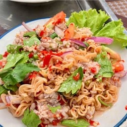 ยำมาม่า  ( หมูสับ )