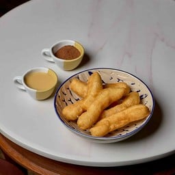 ปาท่องโก๋ 3 ตัว โอวัลตินนมข้น