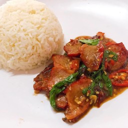 กระเพราหมูแดง ราดข้าว