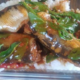 กะเพราปลากระป๋อง