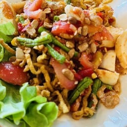 ตำหมี่กรอบไข่เค็ม