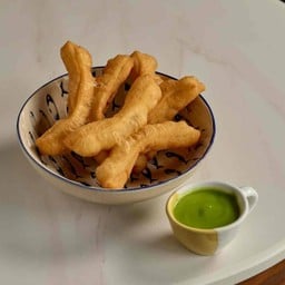 ปาท่องโก๋ 3 ตัว สังขยาใบเตย