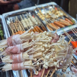 หมูพันเห็ดเข็มทอง