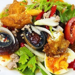 ยำสหายสามไข่