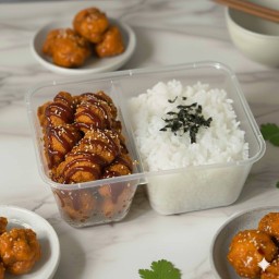 ข้าวอกไก่ทอด + ราดชอสบาร์บีคิว ( คลุกซอสเคลือบ )