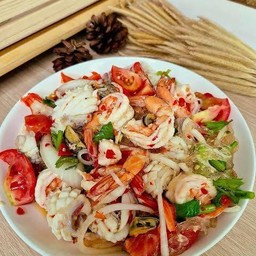 ยำวุ้นเส้นรวมมิตรทะเล