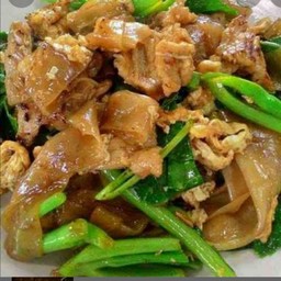 ผัดซีอิ๊วไก่