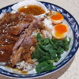 ร้านก๋วยเตี๋ยวเป็ดตุ๋นไก่มะระแม่เก๋