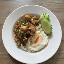 สามชั้นคั่วพริกเกลือราดข้าว