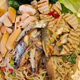 ยำขนมจีนปลาทู/ ไส้กรอกส้มหนังไก่กรอบ/ หมูยอ