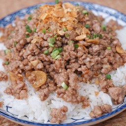 หมูสับทอดกระเทียมราดข้าว