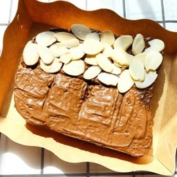 ขนมปังปิ้งนูเทลล่า & อัลมอนด์