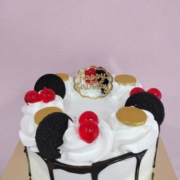 เค้กนมสดแต่งหน้าโอรีโอเยลลี่