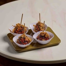 ปาท่องโก๋ น้ำพริกเผาดิป-หมูหยอง 4 ชิ้น