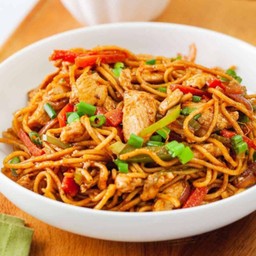 ก๋วยเตี๋ยวไก่รสเผ็ด