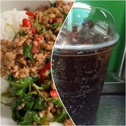 ข้าวกระเพราหมูสับ.กับ.โค้กแก้วโอ่ง