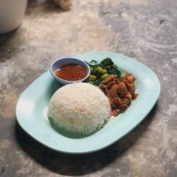 ข้าวหน้าหมูตู๋นเครื่องเทศ