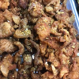 สามชั้นทอดน้ำปลา