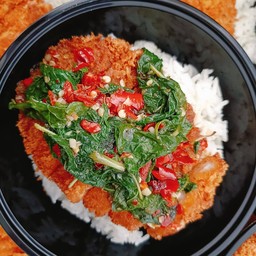 ข้่าวกะเพราปลากรอบ