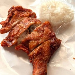 ไก่ทอดหาดใหญ่ ข้าวเหนียว น้ำจิ้มแจ๋ว